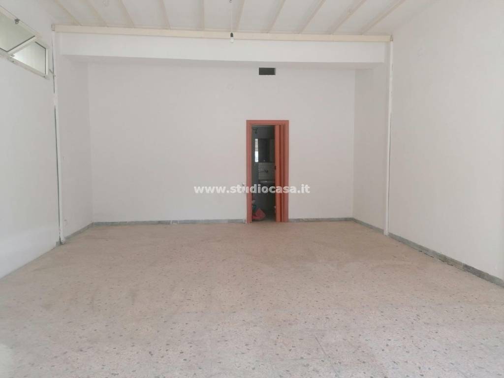 locale commerciale in affitto a Crotone in zona Città Vecchia