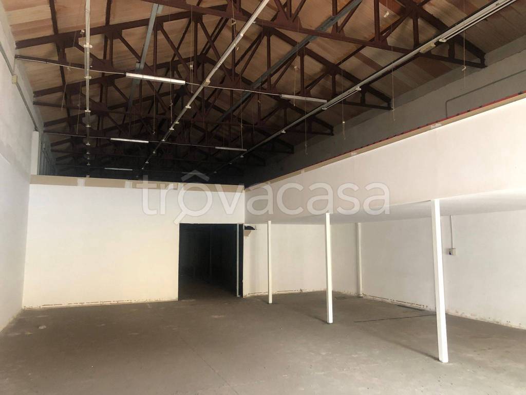 locale commerciale in affitto a Crotone in zona Centro Città