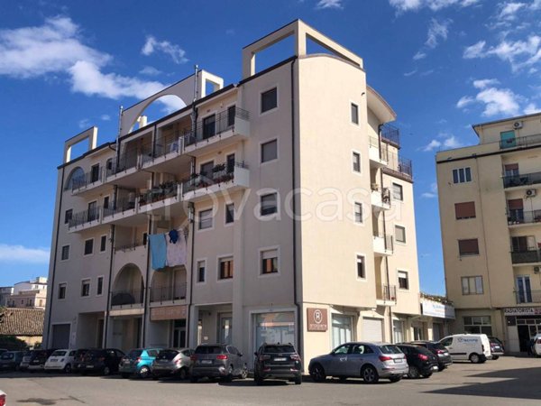 negozio in affitto a Crotone