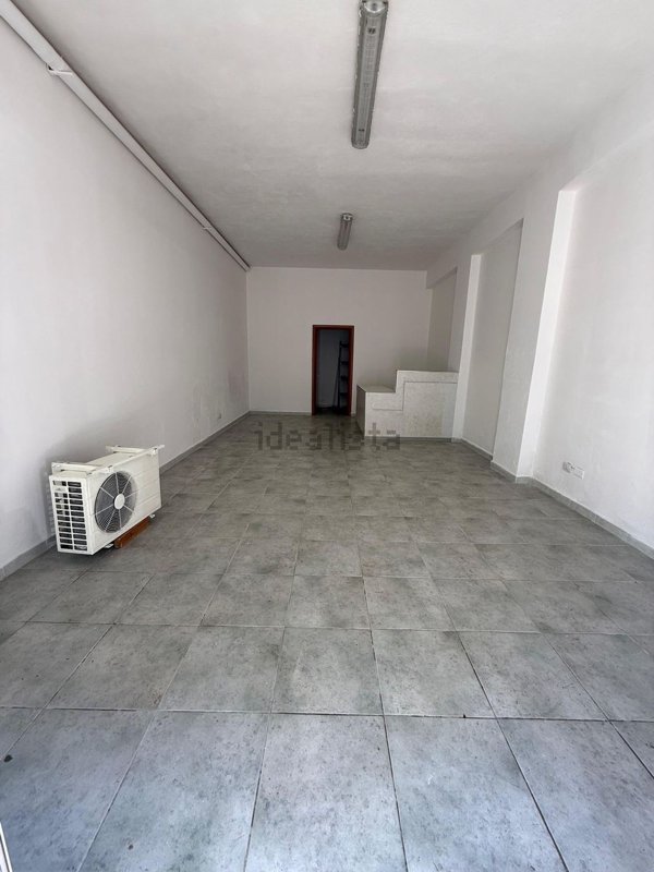 negozio in affitto a Crotone in zona Centro Città