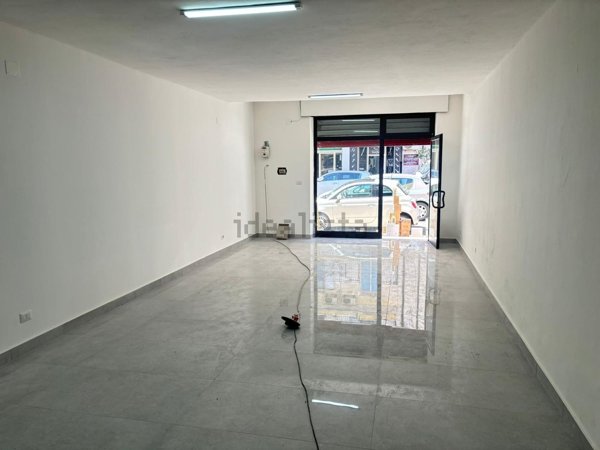 negozio in affitto a Crotone in zona Centro Città