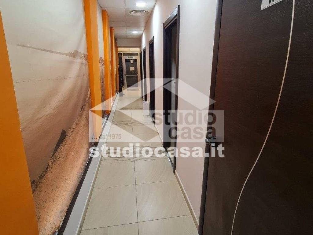 locale commerciale in affitto a Crotone in zona Centro Città