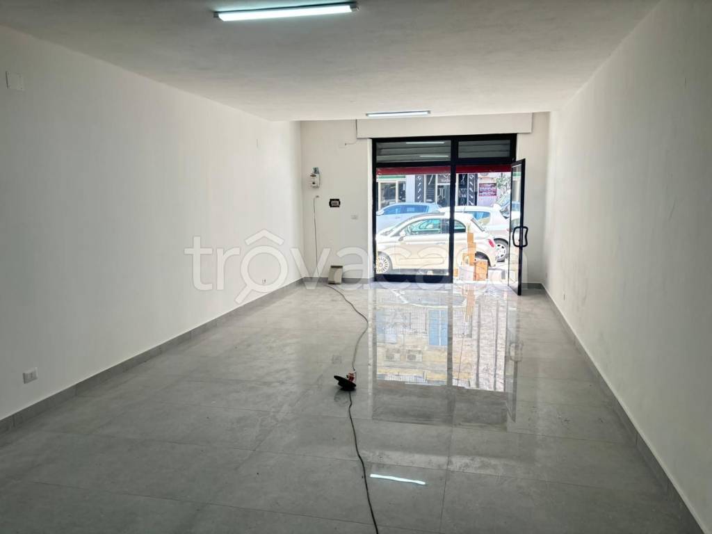 negozio in affitto a Crotone in zona Centro Città