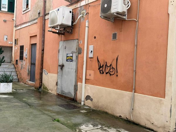 locale di sgombero in affitto a Crotone in zona Centro Città