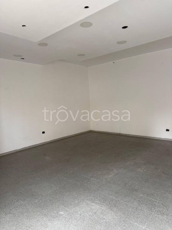 negozio in affitto a Crotone