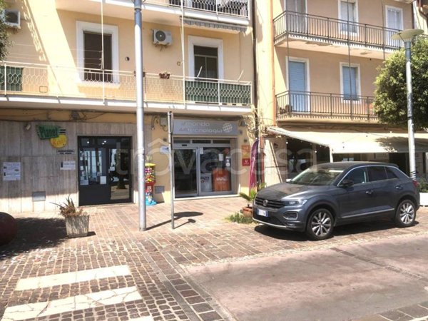 negozio in affitto a Crotone
