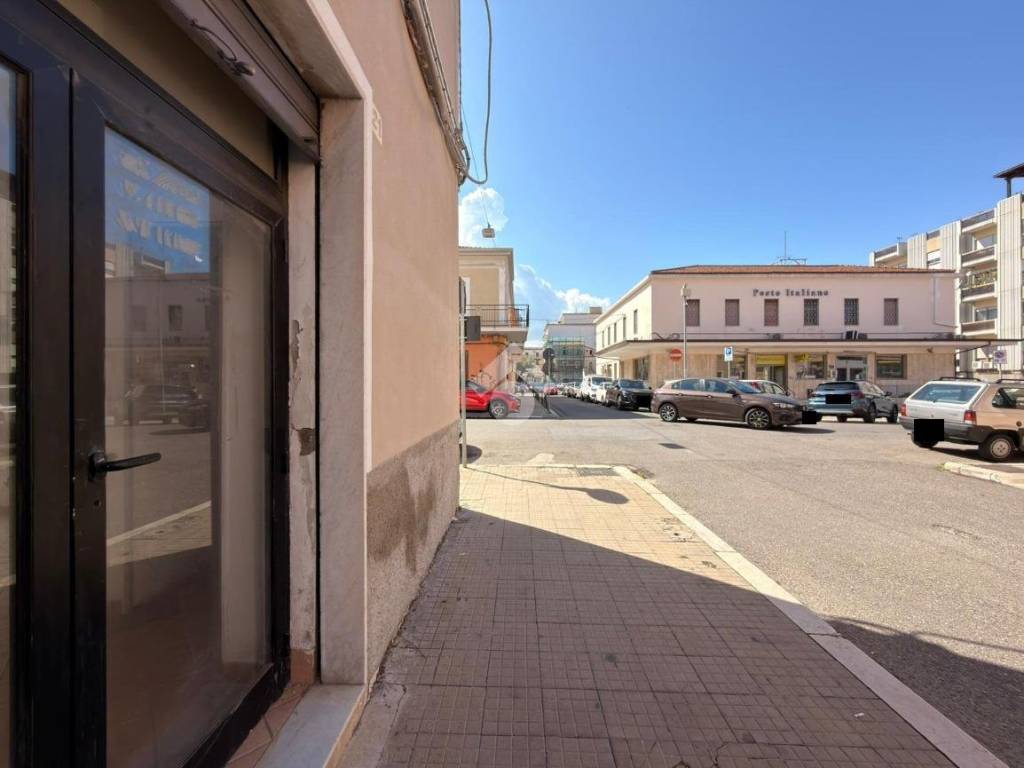 locale commerciale in affitto a Crotone