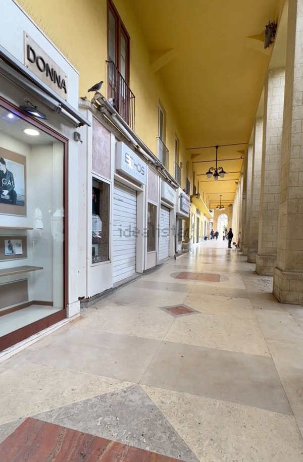 locale commerciale in affitto a Crotone in zona Centro Città