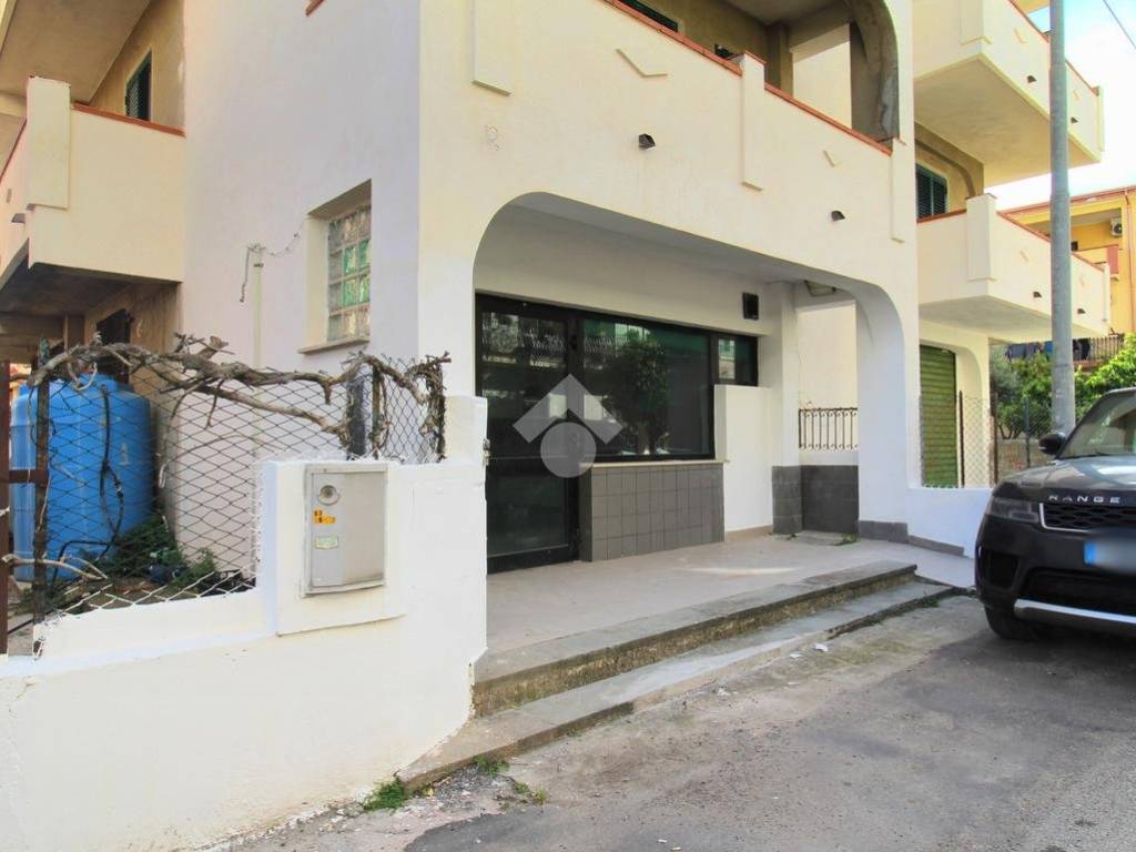 negozio in affitto ad Isola di Capo Rizzuto in zona Le Castella