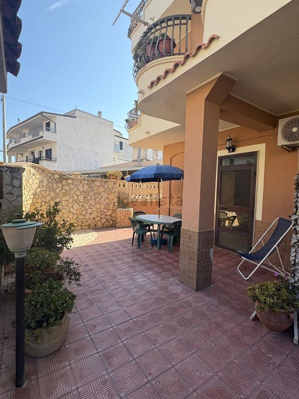 appartamento in affitto ad Isola di Capo Rizzuto in zona Capo Rizzuto