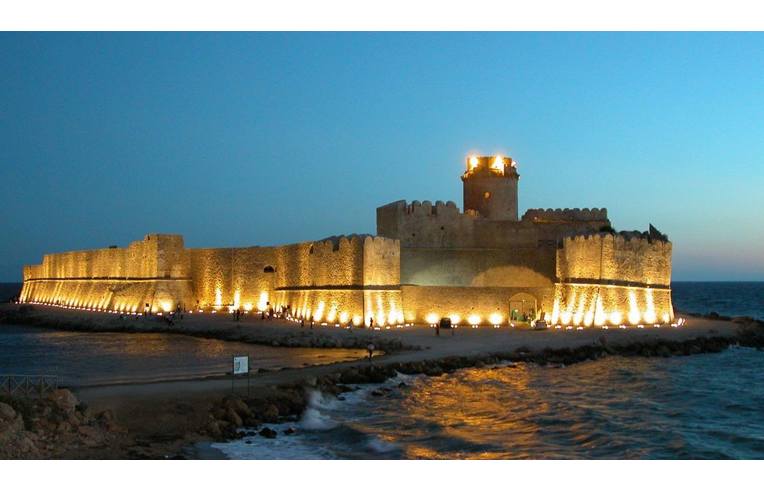 appartamento in affitto ad Isola di Capo Rizzuto in zona Le Castella