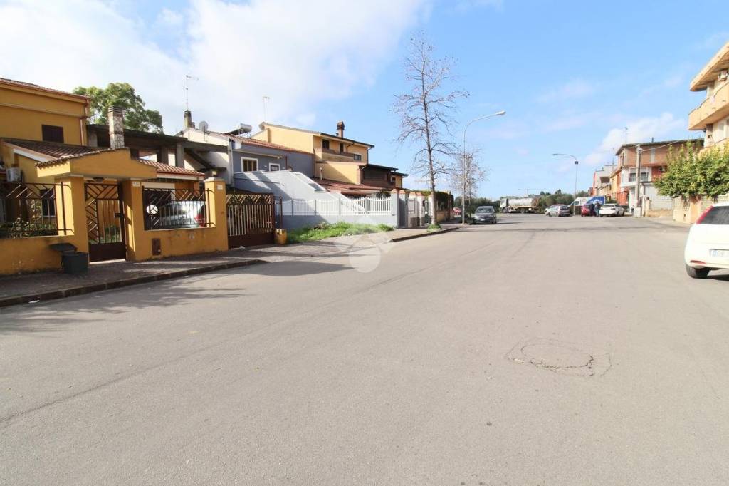 negozio in affitto ad Isola di Capo Rizzuto