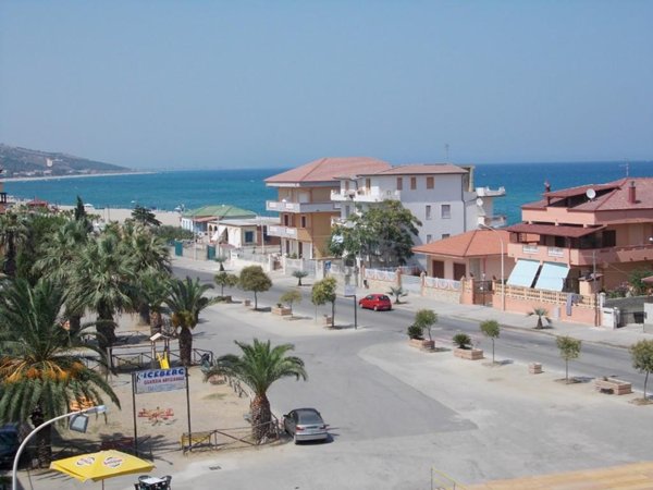 appartamento in affitto a Strongoli in zona Marina