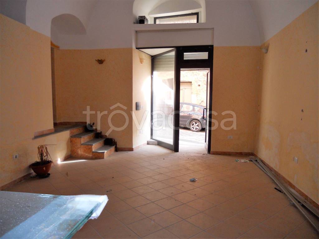 negozio in affitto a Vibo Valentia in zona Centro Città