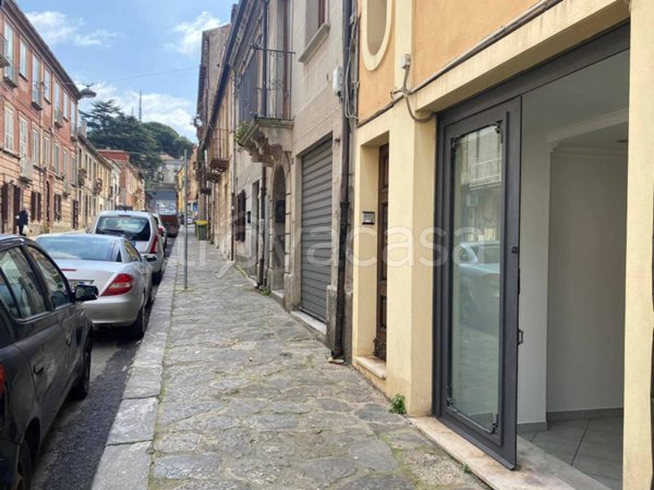 trivano in affitto a Vibo Valentia in zona Centro Città