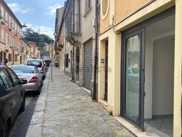locale commerciale in affitto a Vibo Valentia in zona Centro Città