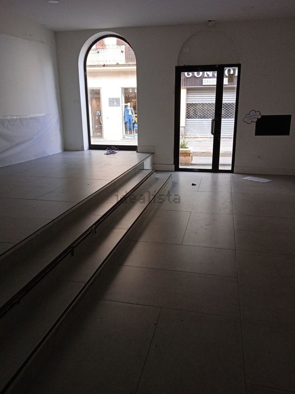 negozio in affitto a Vibo Valentia in zona Centro Città