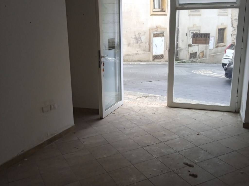 negozio in affitto a Vibo Valentia in zona Centro Città