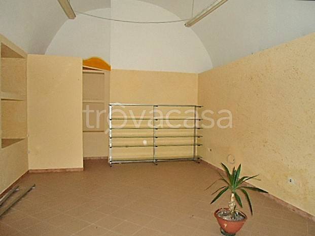 negozio in affitto a Vibo Valentia in zona Centro Città