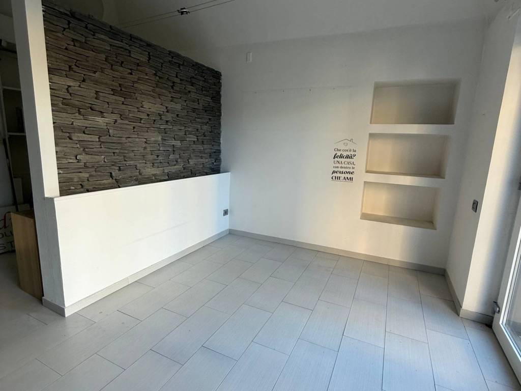 negozio in affitto a Baveno