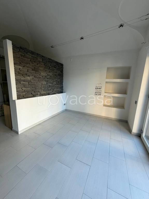 negozio in affitto a Baveno