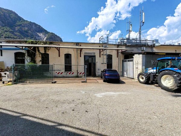 locale commerciale in affitto a Baveno in zona Oltrefiume