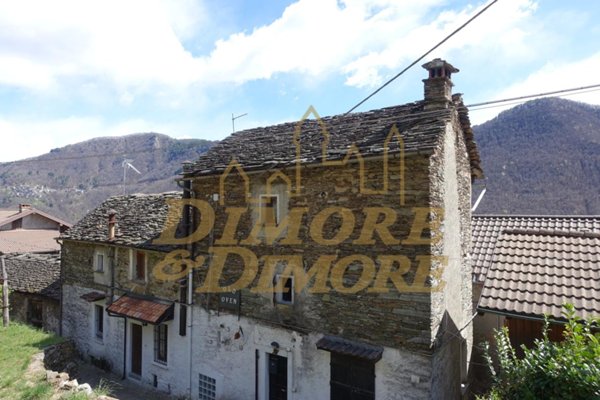 locale commerciale in vendita a Caprezzo