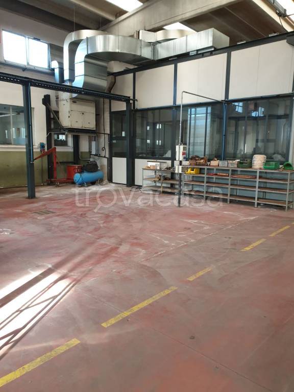 locale commerciale in affitto a Gravellona Toce