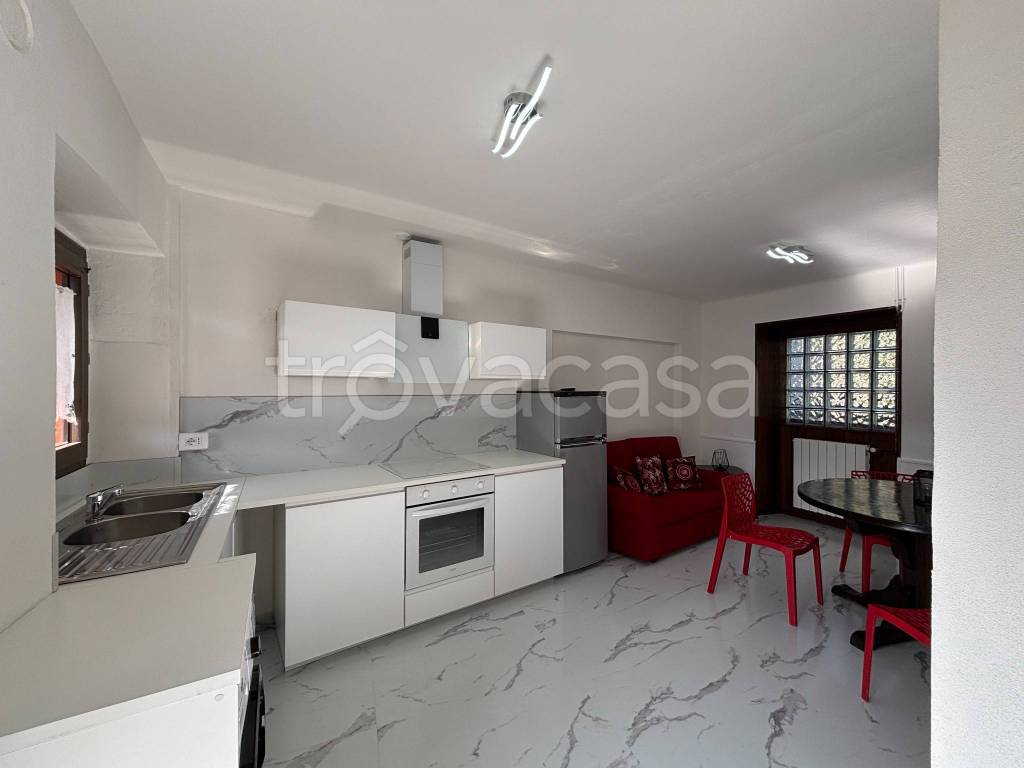 appartamento in affitto a Masera