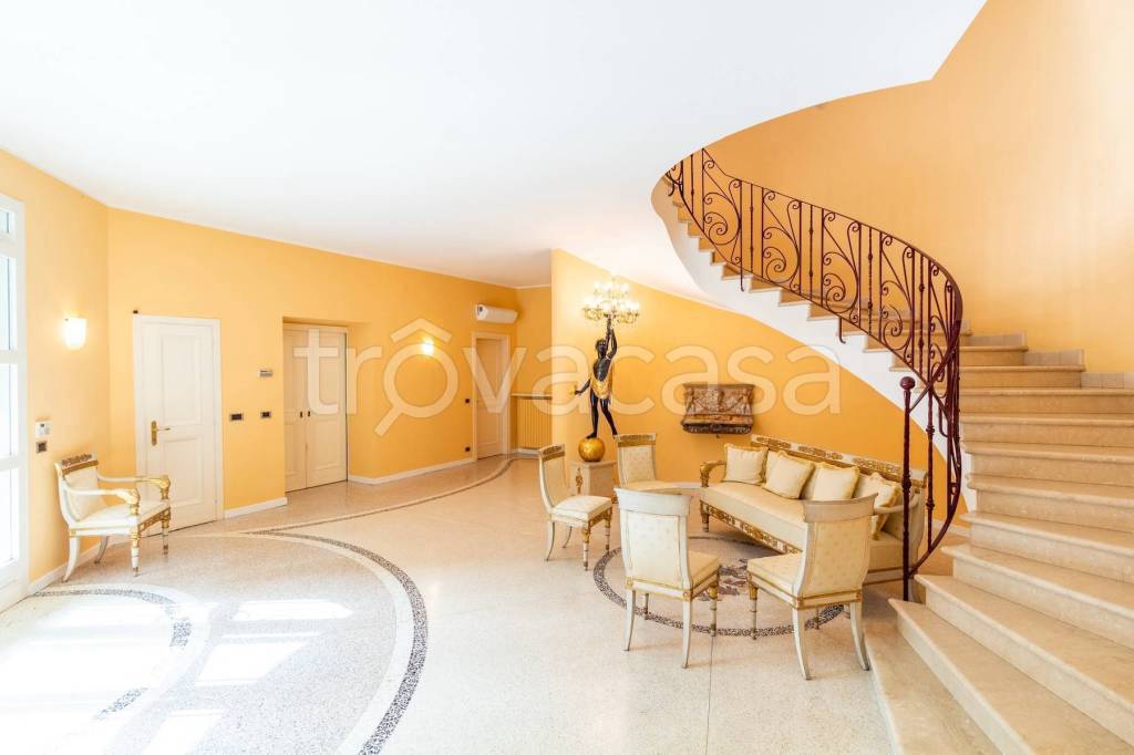 casa indipendente in affitto a Stresa in zona Binda