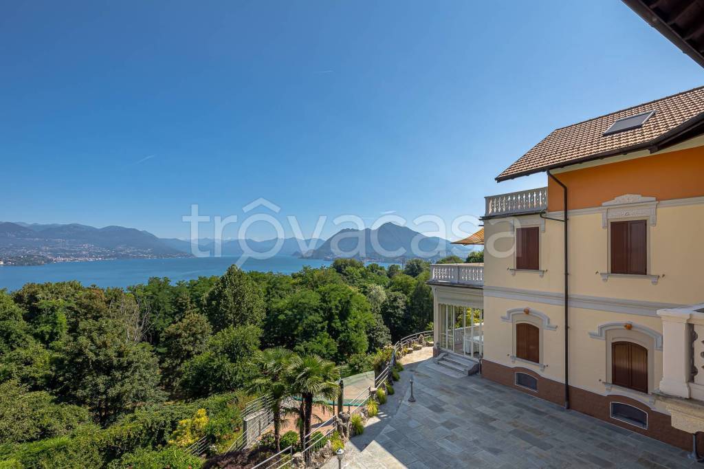 casa indipendente in affitto a Stresa in zona Binda