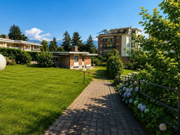 casa indipendente in affitto a Stresa in zona Carciano