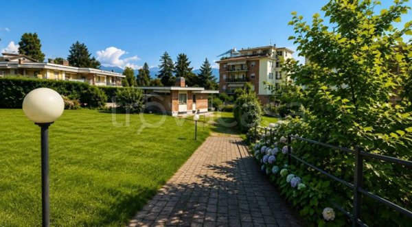 casa indipendente in affitto a Stresa in zona Carciano