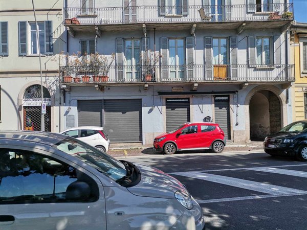 negozio in affitto a Verbania in zona Intra