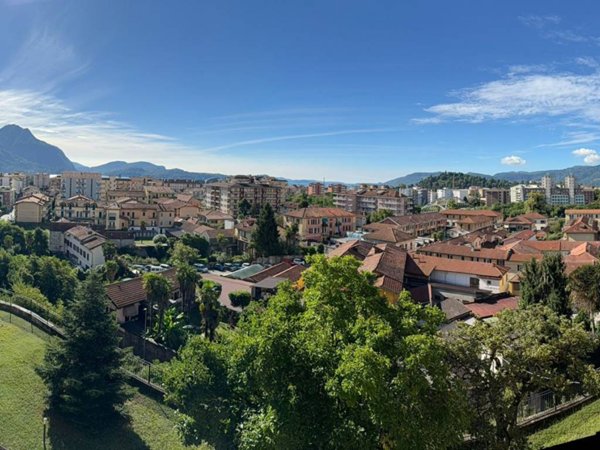 appartamento in affitto a Verbania in zona Intra