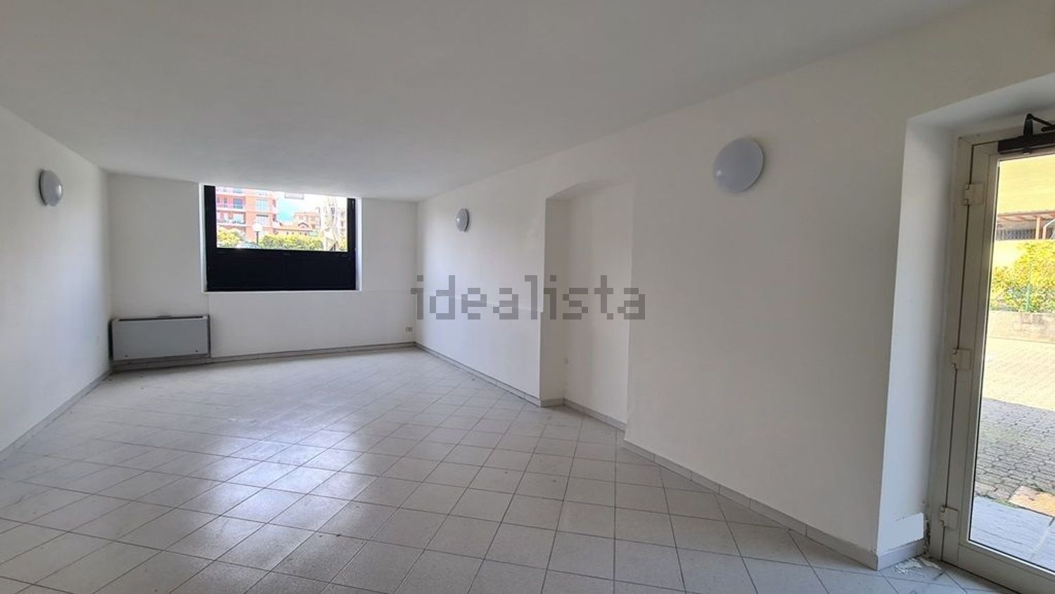 negozio in affitto a Verbania in zona Intra