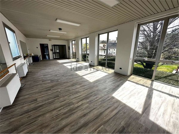 locale commerciale in affitto a Verbania in zona Intra