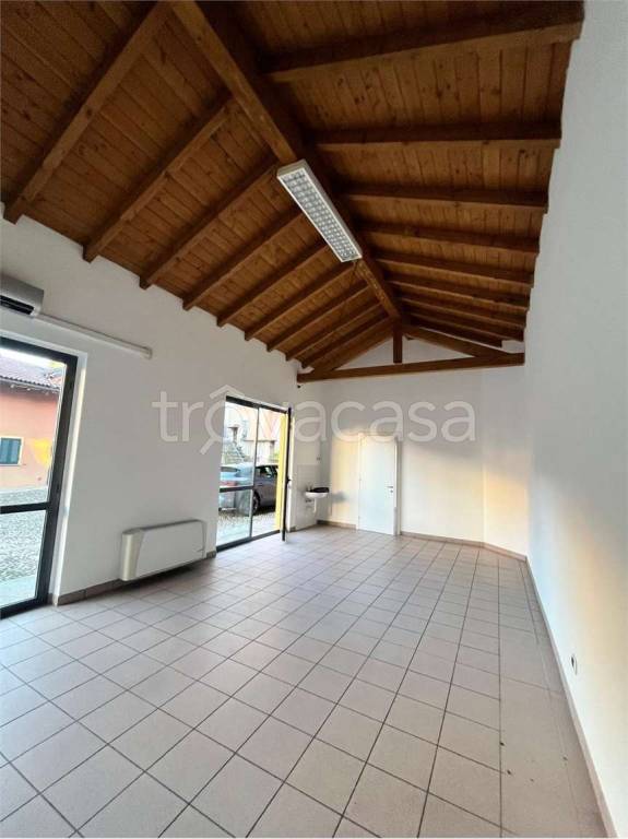 negozio in affitto a Verbania