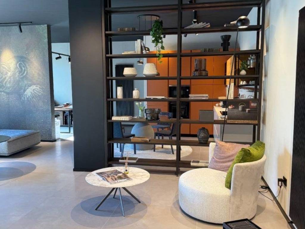 negozio in affitto a Verbania in zona Intra