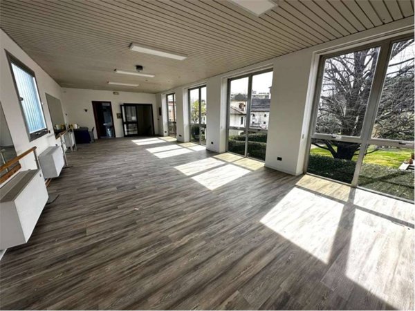 negozio in affitto a Verbania in zona Intra