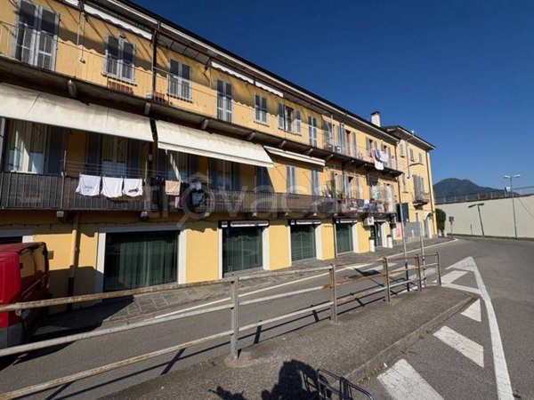 negozio in affitto a Verbania in zona Intra