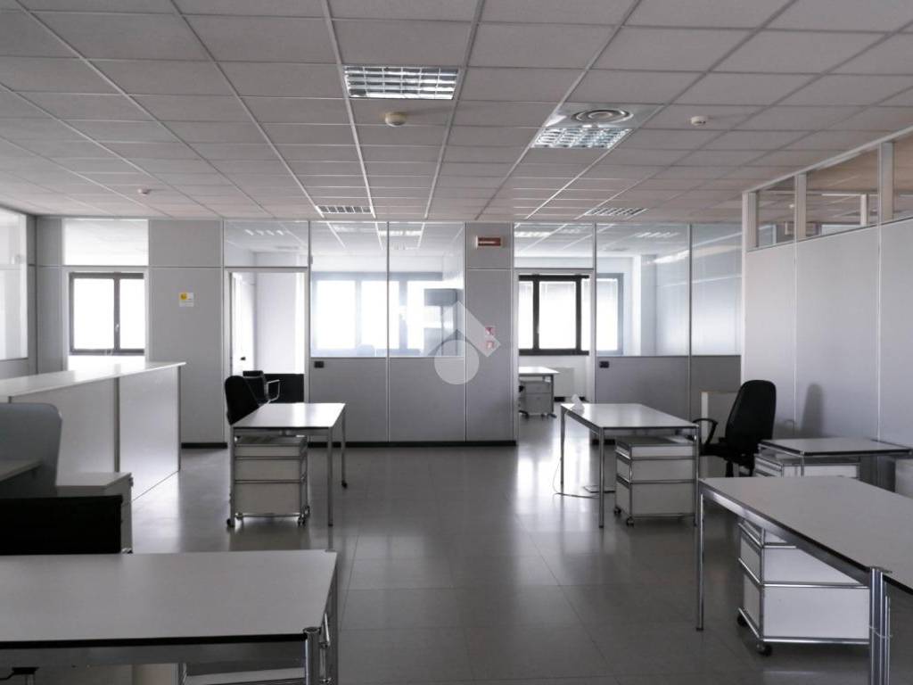 ufficio in affitto ad Agrate Brianza