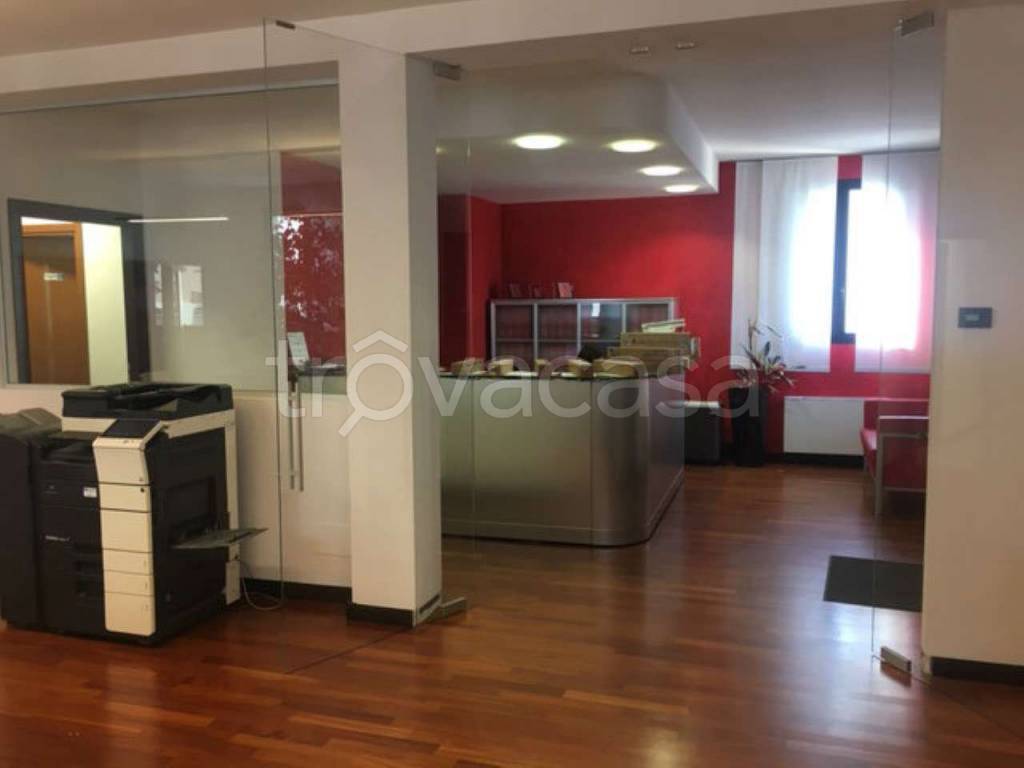 ufficio in affitto ad Agrate Brianza