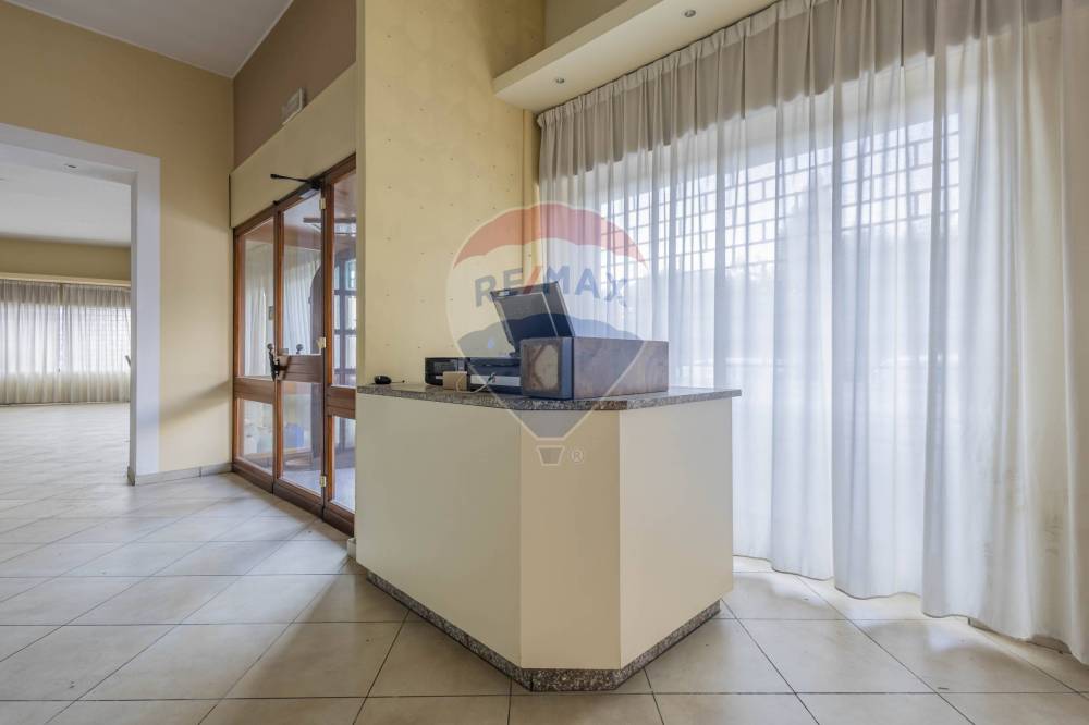 negozio in affitto ad Agrate Brianza