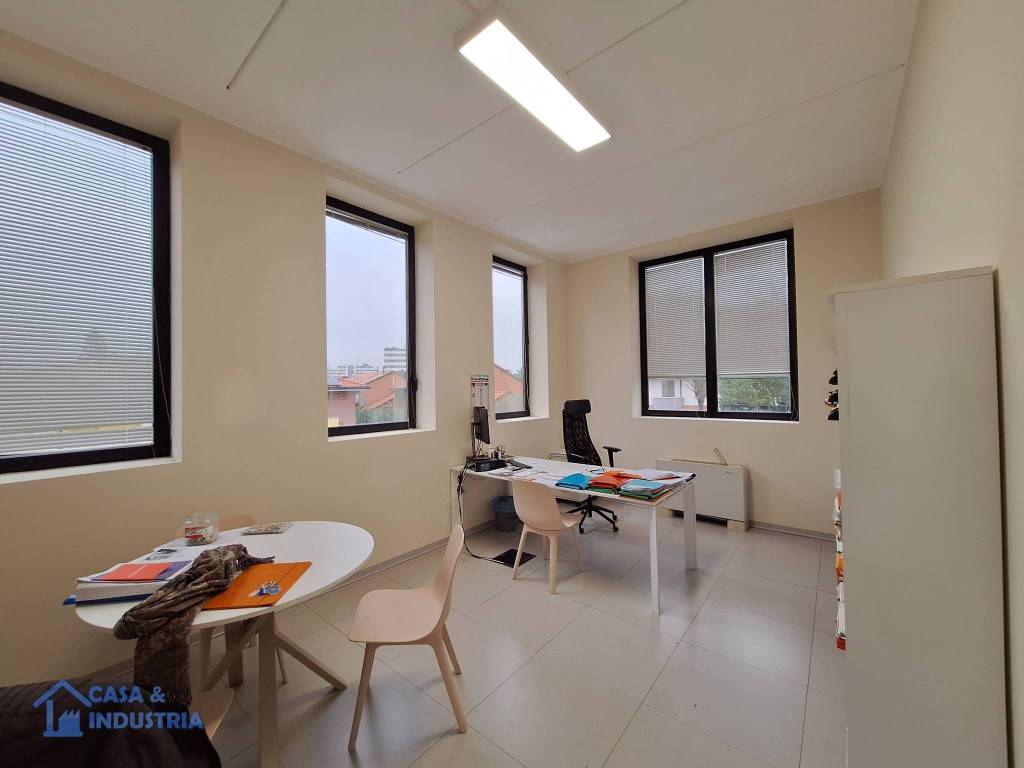 ufficio in affitto ad Agrate Brianza