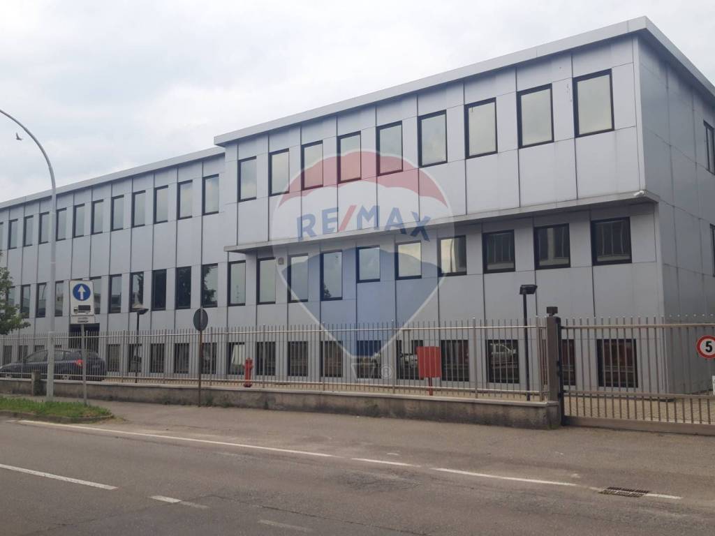 ufficio in affitto ad Agrate Brianza in zona Omate