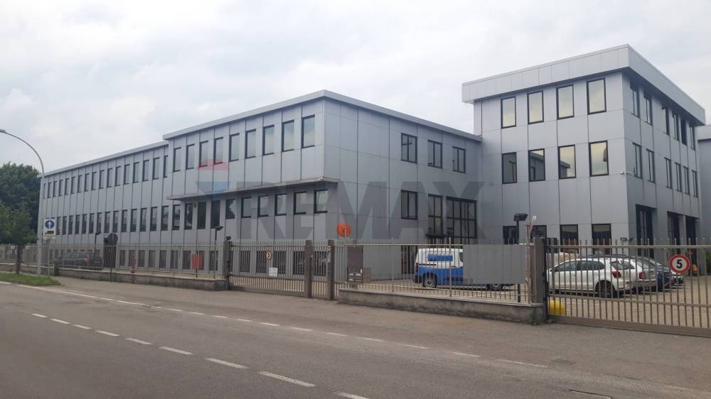 ufficio in affitto ad Agrate Brianza in zona Omate