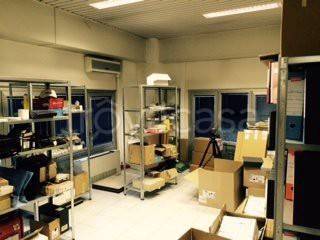 locale commerciale in affitto ad Agrate Brianza