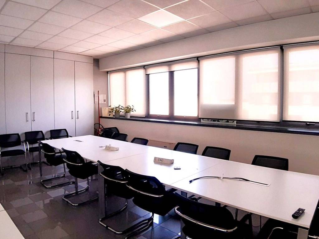 ufficio in affitto ad Agrate Brianza in zona Omate