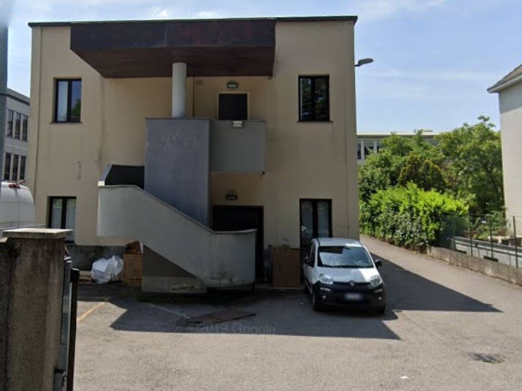 negozio in affitto ad Agrate Brianza